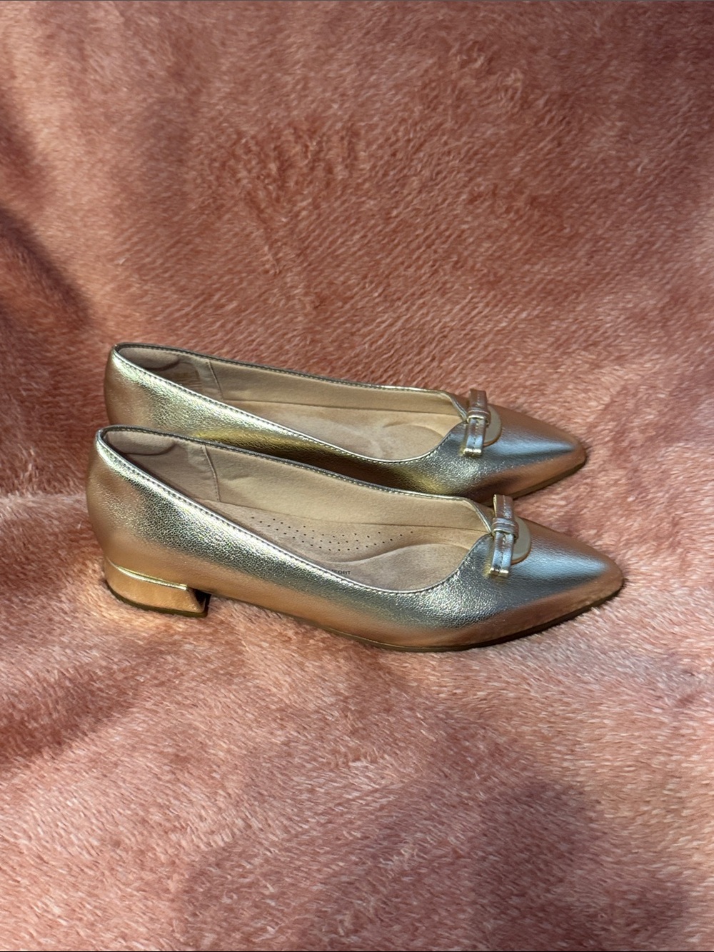 Clarks women’s Natalya Trim Gold Leather dress flats, 7.5M NWT!